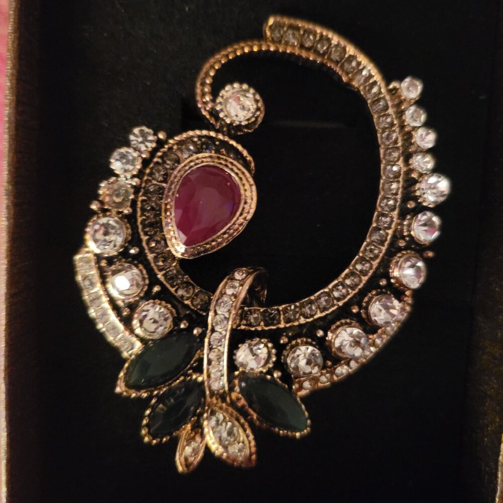 Brooches NWOT  green and red rhinestones